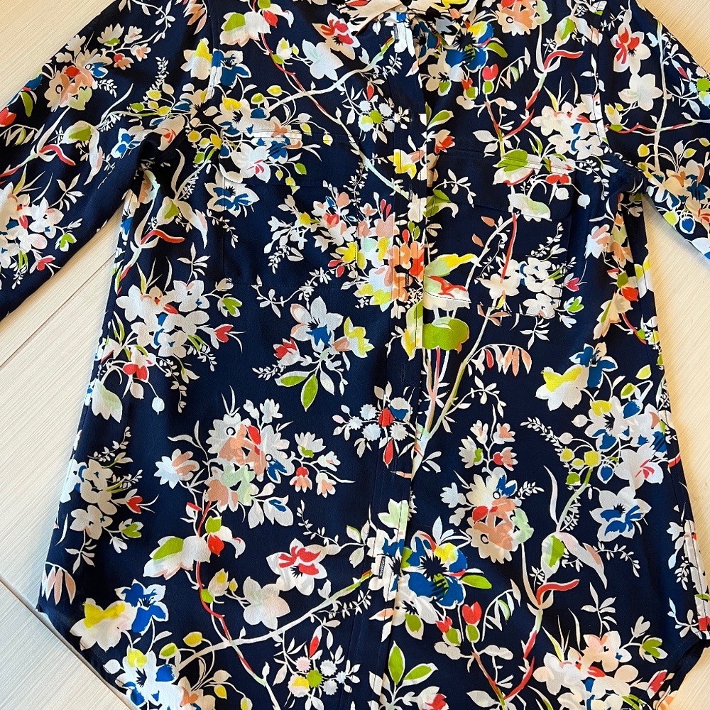 Equipment NWOT floral 100%silk blouse! Long sleeve, Med